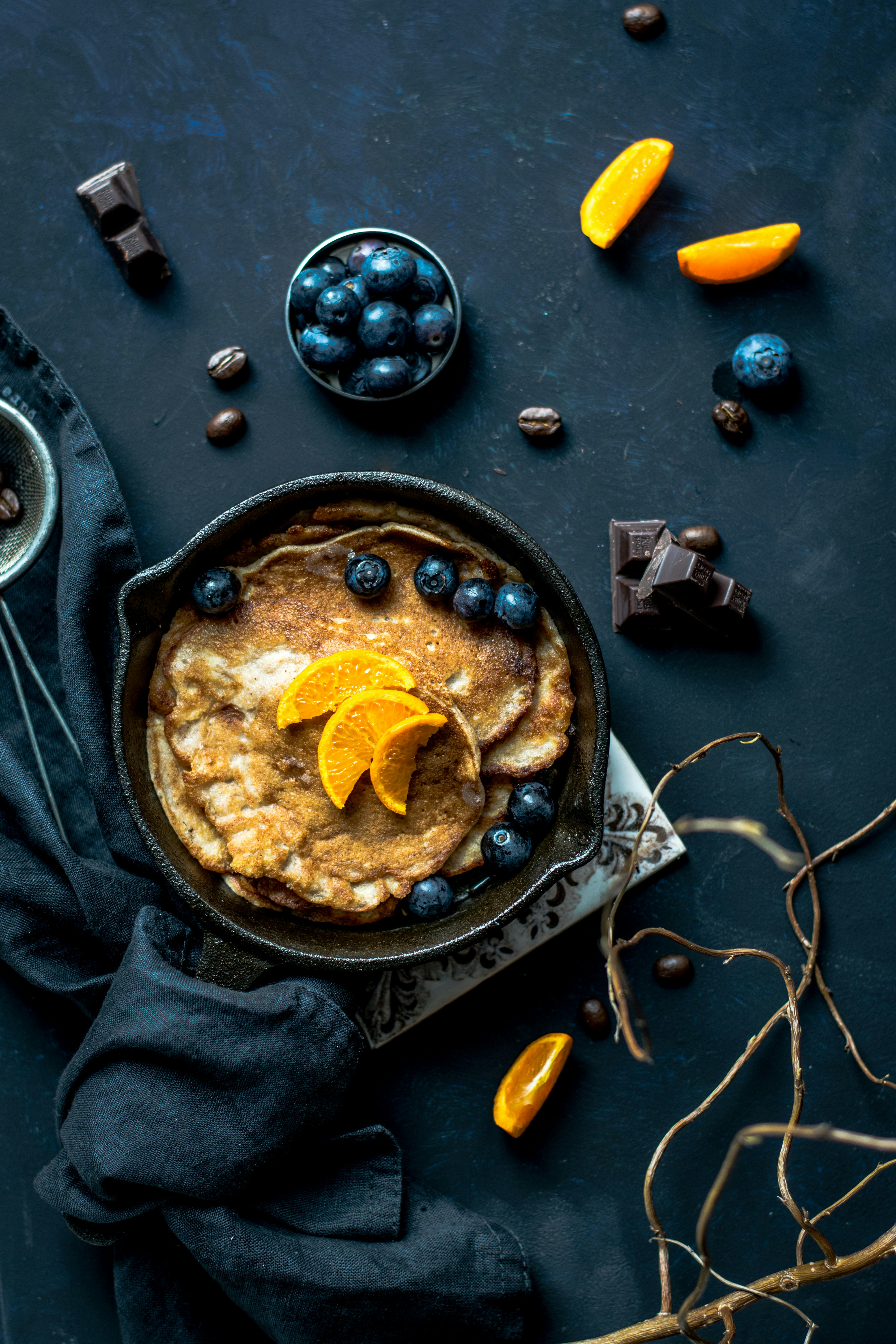 pancackes and blueberries